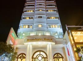 MOONLIGHT Hotel & Suites - High floor, River view, Dragon Bridge view, City view, hotel con tinas de hidromasaje en Da Nang