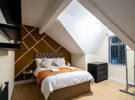 Spacious 2 Bedroom Home close to Leeds City Centre, Sleeps 6 Free Parking