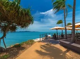 Beachfront Bliss, Ocean Views, Balcony, Walk to Cafés and Pool in Townsville