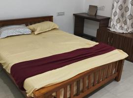 Johnnys Destination, hotel v destinaci Angamali