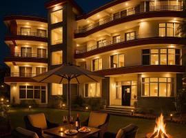 The Himalayan Highland Dharamshala # Big Swimming Pool# Lawn # Pool Table # Kids Friendly # Family Friendly # Private Parking, hotel din apropiere de Aeroportul Kangra - DHM, Dharamshala