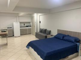 Studio amplo e aconchegante no bairro aterrado, hotel in Volta Redonda