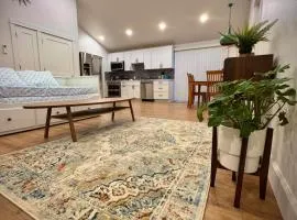 The Grove - A Family Friendly Modern Studio in Portland-Beaverton-Hillsboro