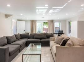 Spacious 5 BR Brand New House LAX, hotel en Inglewood