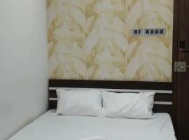Studio Flat Luxury Balcony AC Near Airport