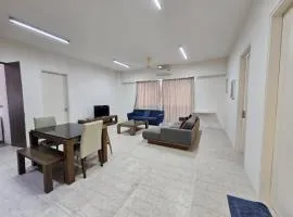 By The Sea Partial Seaview n Mountain View 383