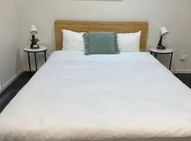 Double Bed Room with Ensuite Bath-Peaceful location
