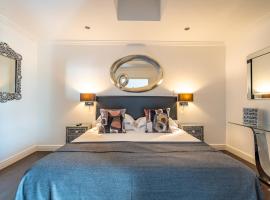Strozzi Palace Suites by Mansley, four-star hotel in Cheltenham