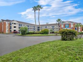 Suburban Studios Stuart near Federal Hwy 1, hotel near Witham Field Airport - SUA, 