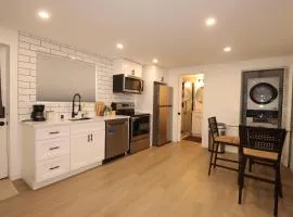 2 bedrooms and Studio near Downtown, Airport, stadiums, light rail