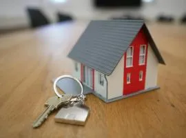 Modern 1BR & 1LR Apartment 15-Min Walk to Rabot