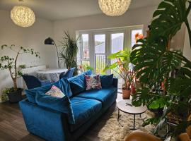 Stylish 1BD Flat with Parking Hackbridge, hotel en Hackbridge