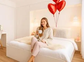 White Heaven - Stylish 9th Floor Apartment with Views