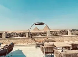 Golden Pyramids Night hotel