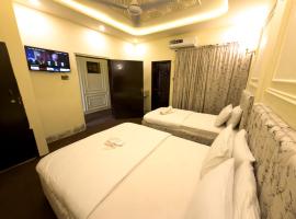 White Rose Family - 5 Rooms Portion, B&B in Karachi