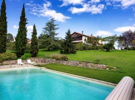 Gîte de Figarol - Vue sur les Pyrénées, hotel en Figarol
