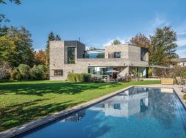 Villa Kubic with Pool, hotel in Friedrichshafen