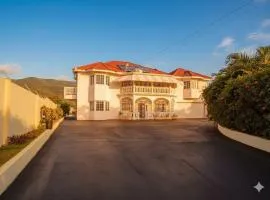 Private Villa Paradise - Pool & Mountain Views