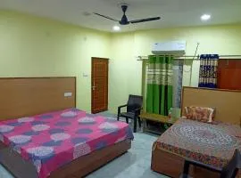 Ramesht paying guest house, Ganga view