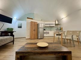 The vault of the village, 200 meters from the center and the lake, hotel i Lovere