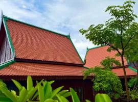 Sala Khmer - Traditional Wooden House & Garden