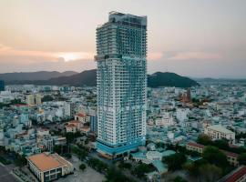 TMS Grand SeaView Quy Nhơn，歸仁的附設泳池的飯店