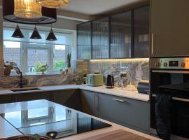 Spacious Forest Row Home by Ashdown Trails, hotel sa Forest Row