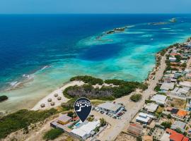 NEW 6 Bed 6 Bath Pool - Bocobay Mangel Beach House, hotel v destinaci Savaneta