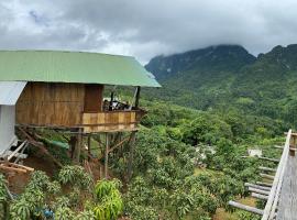 บ้านข้างดอยเพียงดาว ลุงดำ, tented camp en Ban Tham