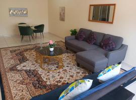 Delightful 2-Bedroom Family Apartment with Balcony, hotel din Sharjah