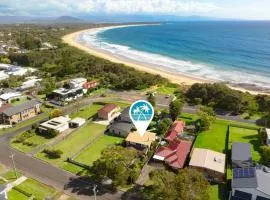 Spacious 4-Bed Pet Friendly Home with Detached, Freestanding Studio - Perfect for Families or Groups - Just 50m to Culburra Beach