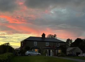 Rolestown Farm, hotel pro pobyt s dom&aacute;c&iacute;mi mazl&iacute;čky v destinaci Swords