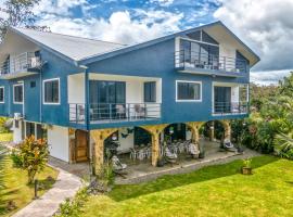 Blue Jungle Lodge, hotel with hot tubs in Arenal
