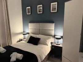Modern 1 & 2 Bedroom Apartments near Queens University Belfast by MonoStays