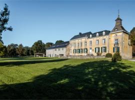 Château d'Ouffet Gite 30 personnes avec piscine et sauna, hôtel à Ouffet