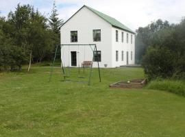 Guesthouse Hraunbaer, hotel v destinaci Aðaldalur