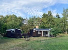 Summer House In Veddinge Bakker Near The Beach, hotel in Ris