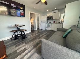 Iguana Updated Home By Large Imperial River 1 Mi to Beach, hotel in Bonita Springs