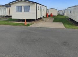 3 Bedroom Static Caravan, Sleeps 8, New 2025!、Hartleyのグランピング施設