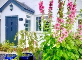 18th Century Cosy Cottage with Stunning Views