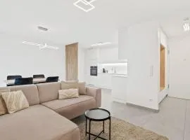1 Bedroom Apartment - 5 Min Walk to Train Station