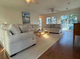 The Ugly Dolphin a Stylish Home for 12, hotel v destinaci Edisto Island