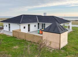 Cozy Home In Struer With Sauna, hotel in Oddesund Syd