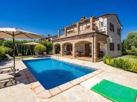 Stunning Home In Cabrunici