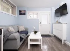 2 bedroom suite Walk to SkyTrain, Grocery, Macdonald & more