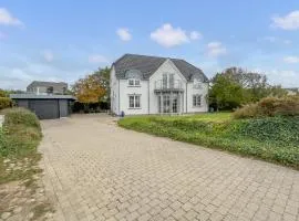 Beautiful Home In Esbjerg V With Wifi