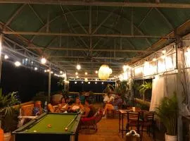 Social Backpacker Hostel & Rooftop Bar