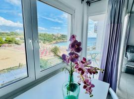 BEACH FRONT APARTMENT in CALA MARSAL with the SEA VIEW !, hotel a Portocolom