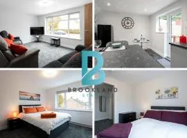 Brumby 3-Bed House by Brookland Stays Serviced Accommodation with WiFi