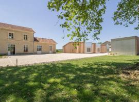 Gîte de la Gare 3, hotel sa Leuglay